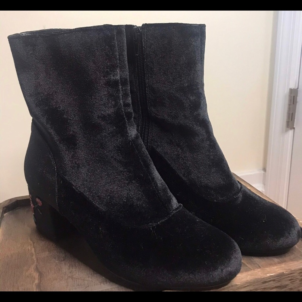 velvet black booties!